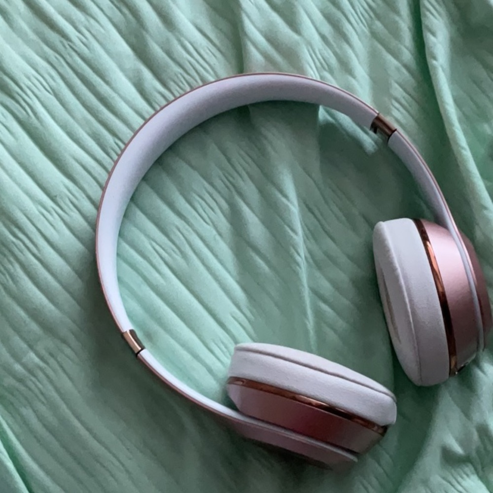 beats head phones rose gold